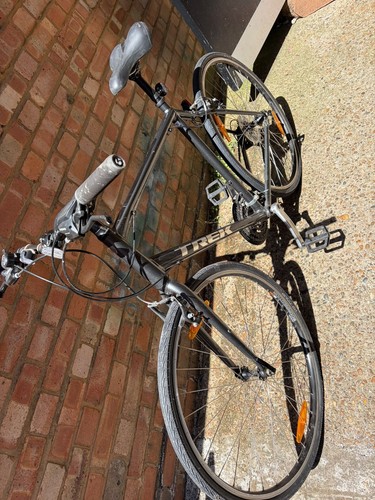 Trek hybrid bike - 1, xl